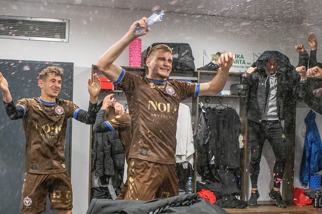 借主场之利 借主场之利